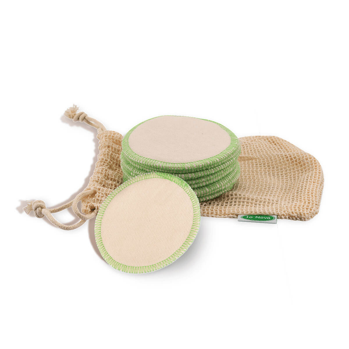 Wiederverwendbare Wattepads im 12er-Set aus Baumwolle mit grüner Umrandung, inklusive praktischem Waschbeutel aus Netzstoff – ideal für nachhaltige Gesichtspflege.
