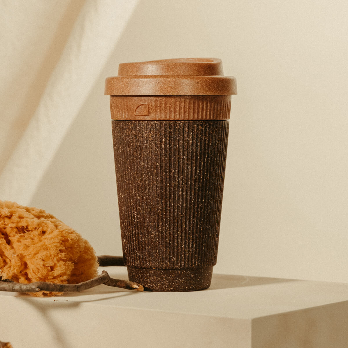 Kaffeeform Kaffe to go Becher in Nutmeg